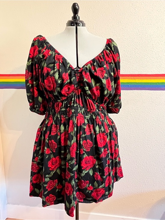 Old Navy Dresses & Skirts - Old Navy Mini Dress with Red Rose Print